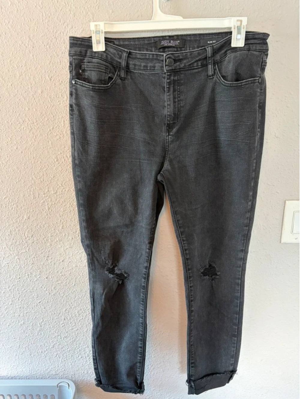Judy Blue Slim Fit Black Wash Jeans size 15/32. Inseam is 27in cuffed